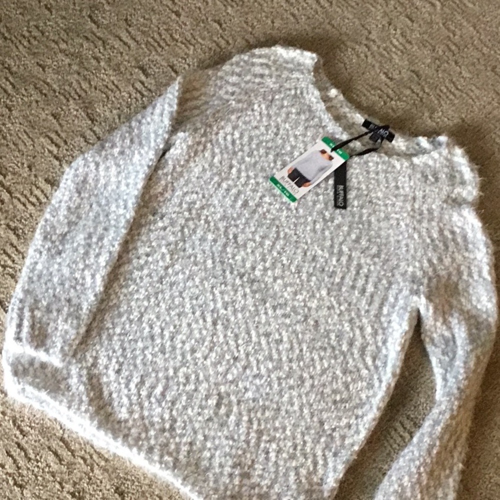 Buffalo Gray/White Size XL super soft sweater